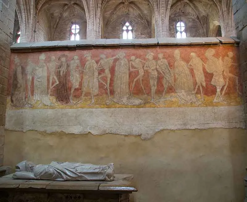 Fresko im Inneren von La Chaise-Dieu in der Haute-Loire