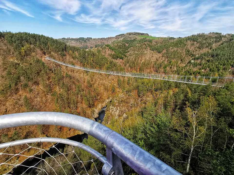 footbridge-himalayan-haute-loire-promontory-view
