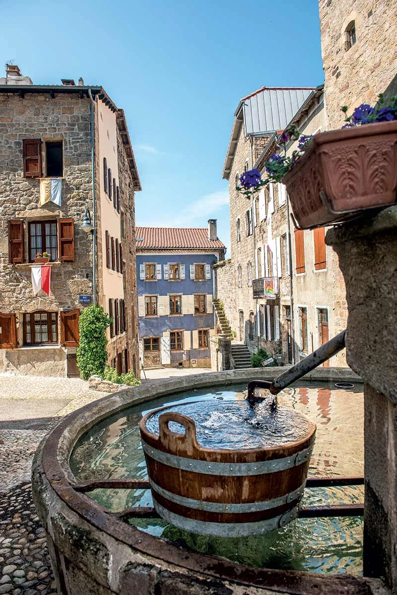 Know-how heritage, in Haute-Loire, in Auvergne small towns of character fountain