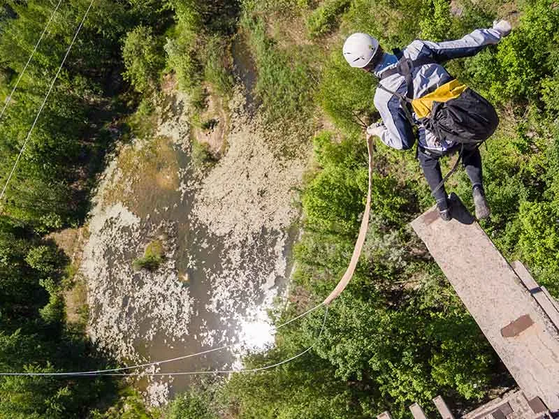 Bungee jumping in Alta Loira, Alvernia