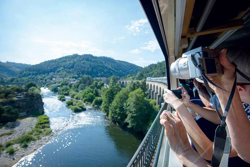 Deux fleuves sauvages en Haute-Loire, Auvergne train