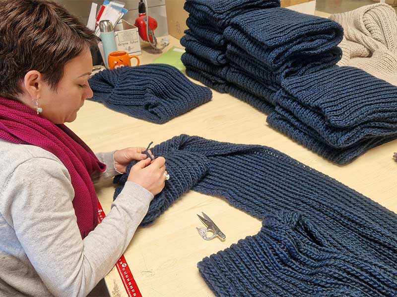 Echarpes tricotées en grosse ou petite maille en Haute-Loire, Auvergne