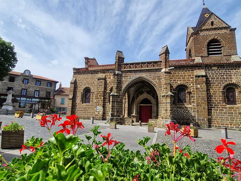 Eglise Saint-Martin à Polignac en Haute-Loire, Auvergne