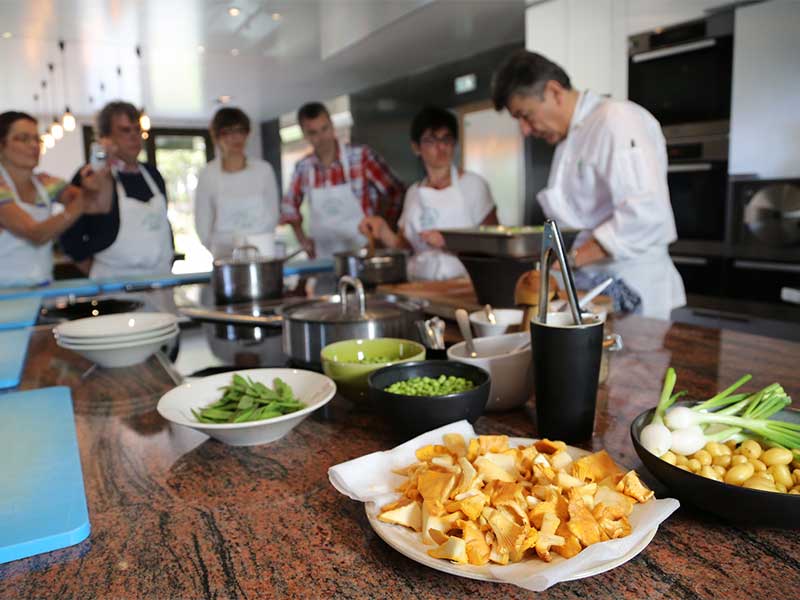 Een kookcursus onder leiding van 3-sterren Marcon Chefs in St-Bonnet-le-Froid in Haute-Loire, Auvergne