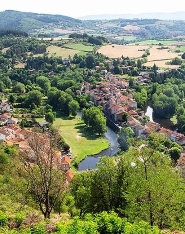 Vista di Lavaudieu in Haute-Loire, Auvergne
