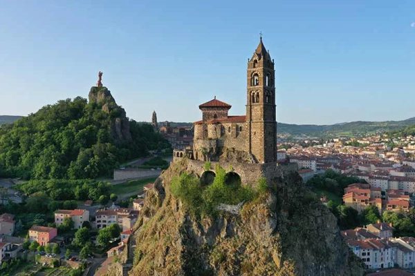 Genießen Sie ein Wochenende, Städtereise nach Le Puy-en-Velay, in die Auvergne, in die Haute-Loire, Felsen, Notre-Dame, Kathedrale