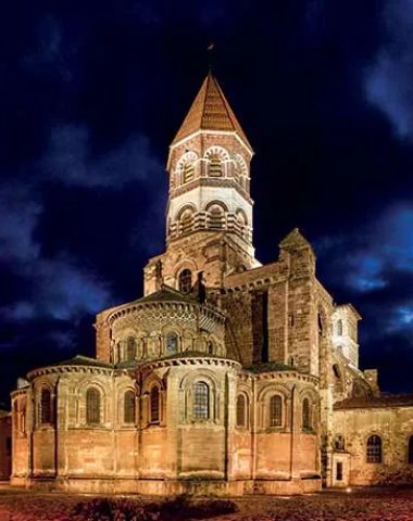 Know-how-Erbe, in der Haute-Loire, in der Auvergne, die Basilika von Brioude