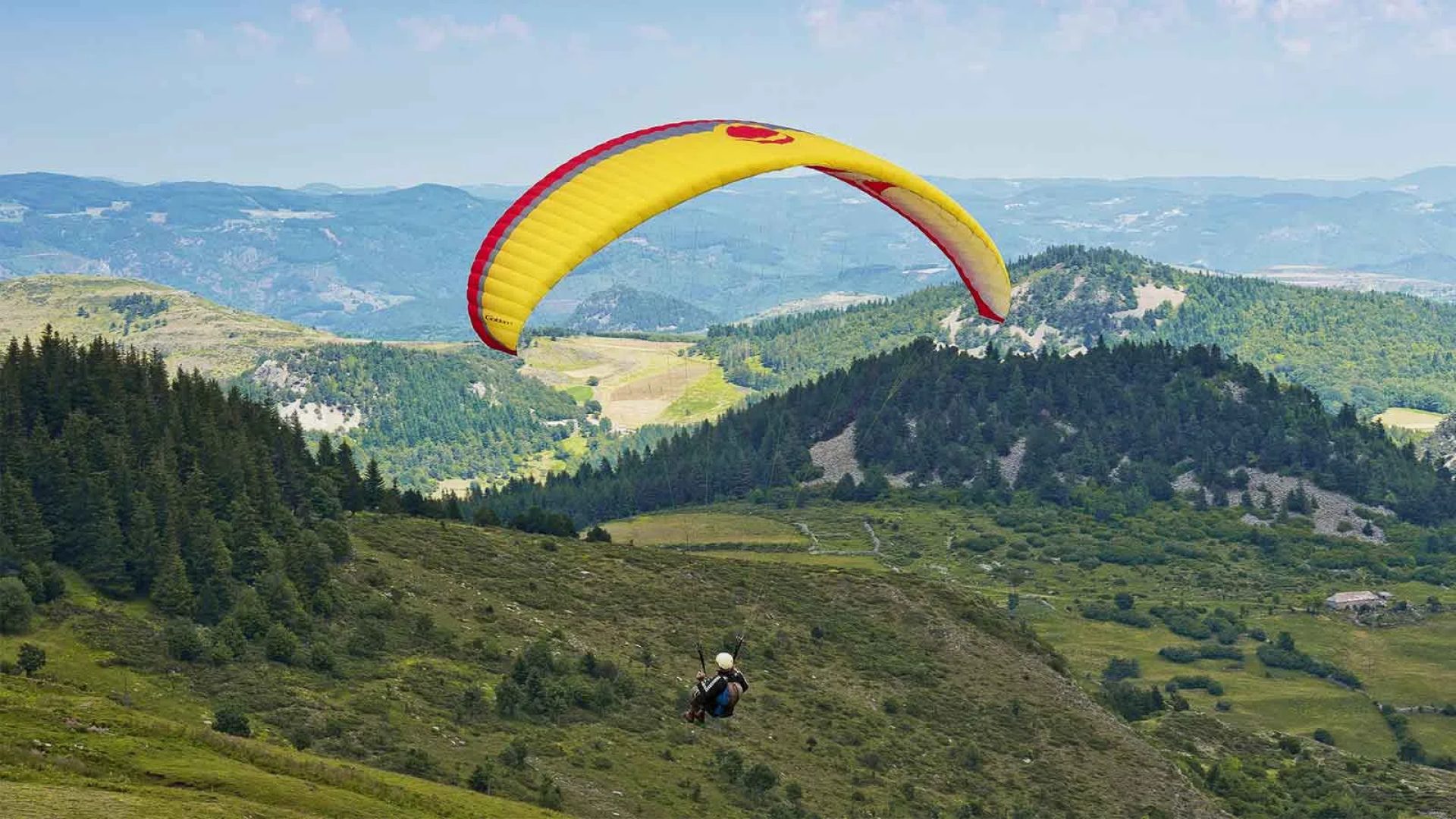 Aerial sports, paragliding in Haute-Loire, Auvergne