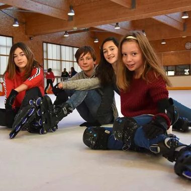 Skaten und fahren Sie wie die Champions am Bahnhof Patinoire de Lantriac, Auvergne, Haute-Loire