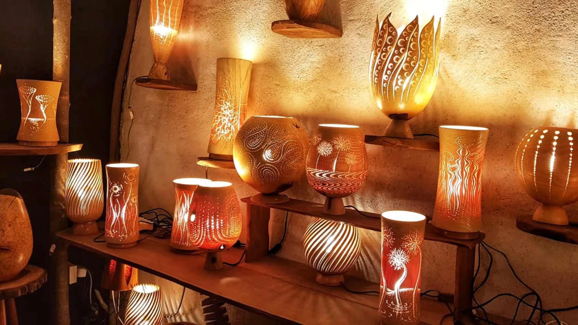 Handgemachte Geschenke "Made in Haute-Loire" dank lokaler Künstler und Handwerker Holzbeleuchtung