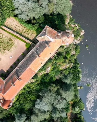 De eerste kastelen van de Loire in de Haute-Loire, Auvergne